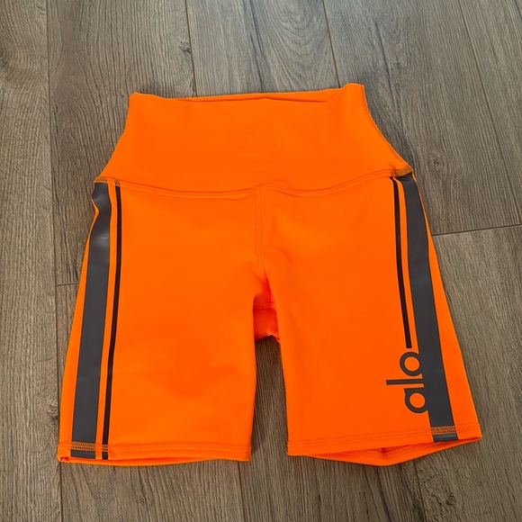 ALO ORANGE BIKER SHORTS, XXS GREAT CONDITION!! - Picture 1 of 3